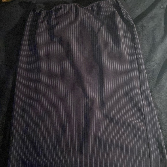Pin line skirt - Picture 1 of 2